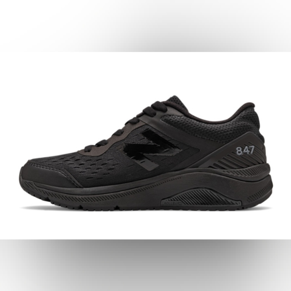 New Balance sneakers 847V4  size 91/2 men black